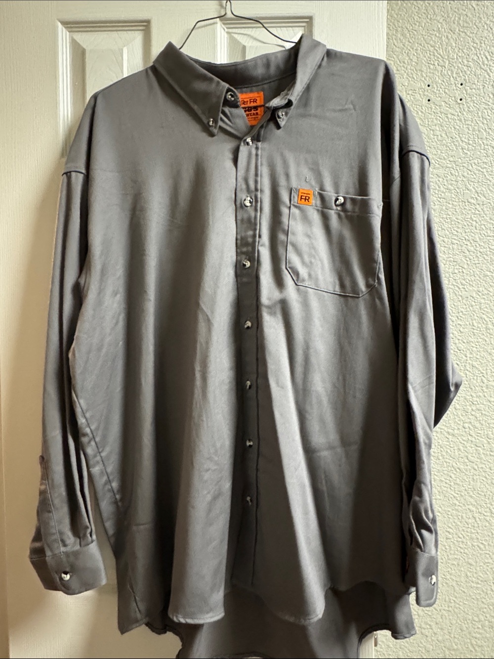 Wrangler Men's Gray Button-Down Work Shirt with Chest Pocket